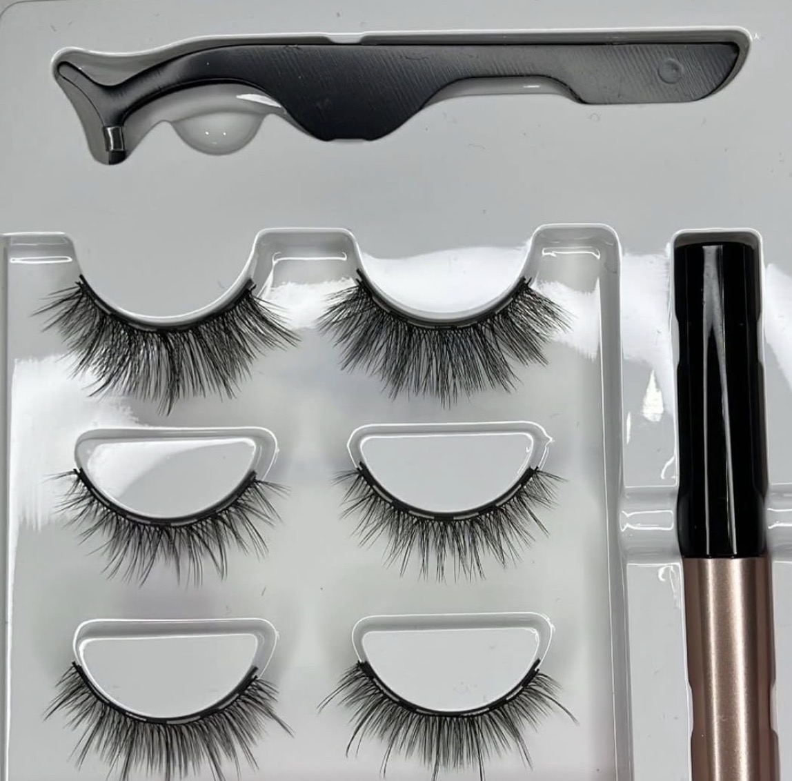 Set Qerpikësh Magnetikë me Eyeliner dhe Aplikues — foto 2